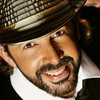 Juan Luis Guerra dej&oacute; una congregaci&oacute;n religiosa por su esposa 