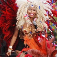 Micki Minaj primeras escenas del video "Pound The Alarm'