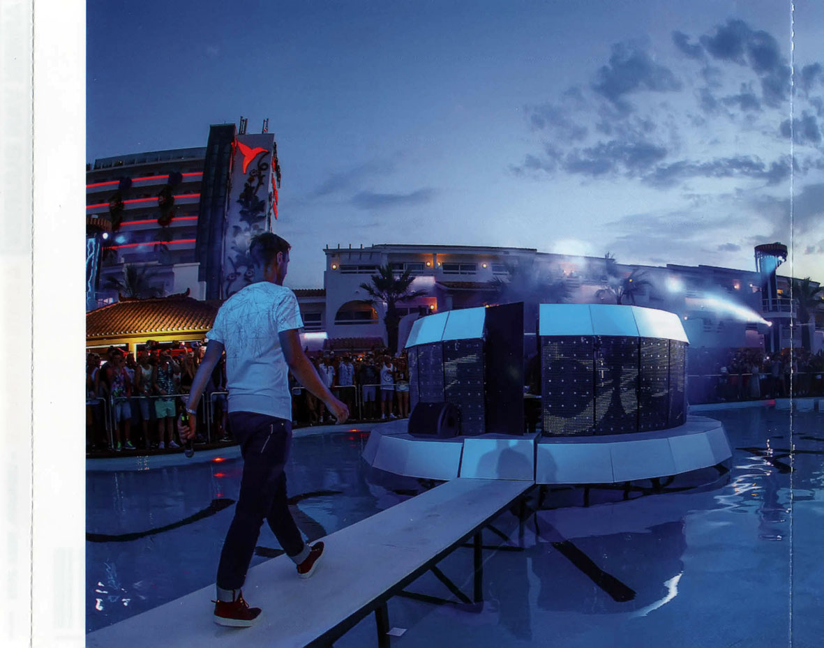 Cartula Interior Trasera de Armin Van Buuren - A State Of Trance Ibiza 2015: Ushuaa