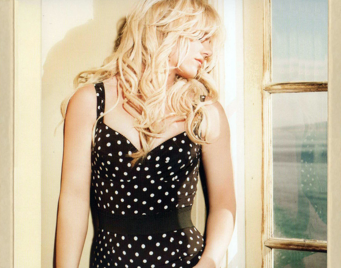 Carátula Interior Trasera de Britney Spears - Femme Fatale