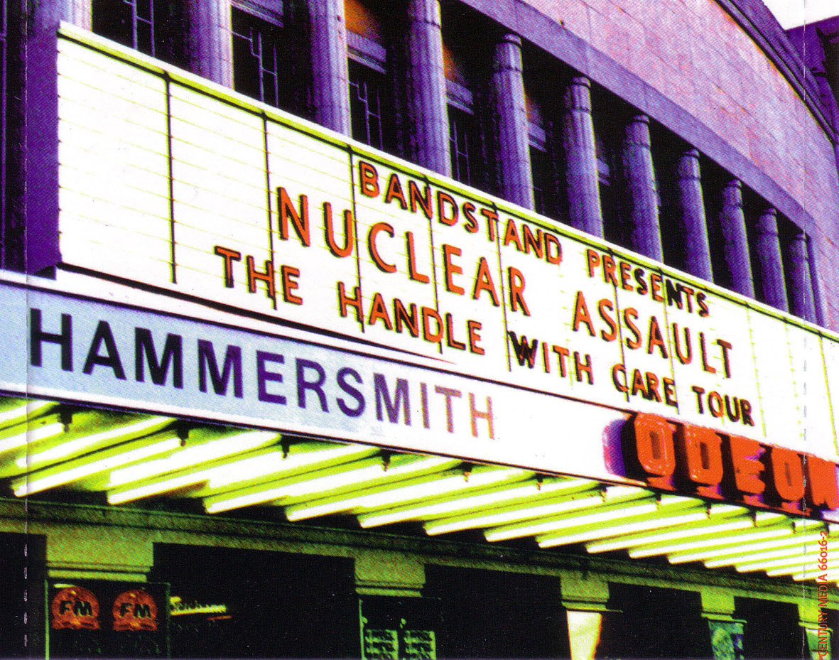 Cartula Interior Trasera de Nuclear Assault - Live At The Hammersmith Odeon
