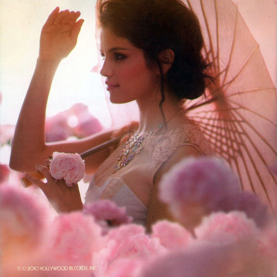 Cartula Interior Frontal de Selena Gomez & The Scene - A Year Without Rain (Deluxe Edition)