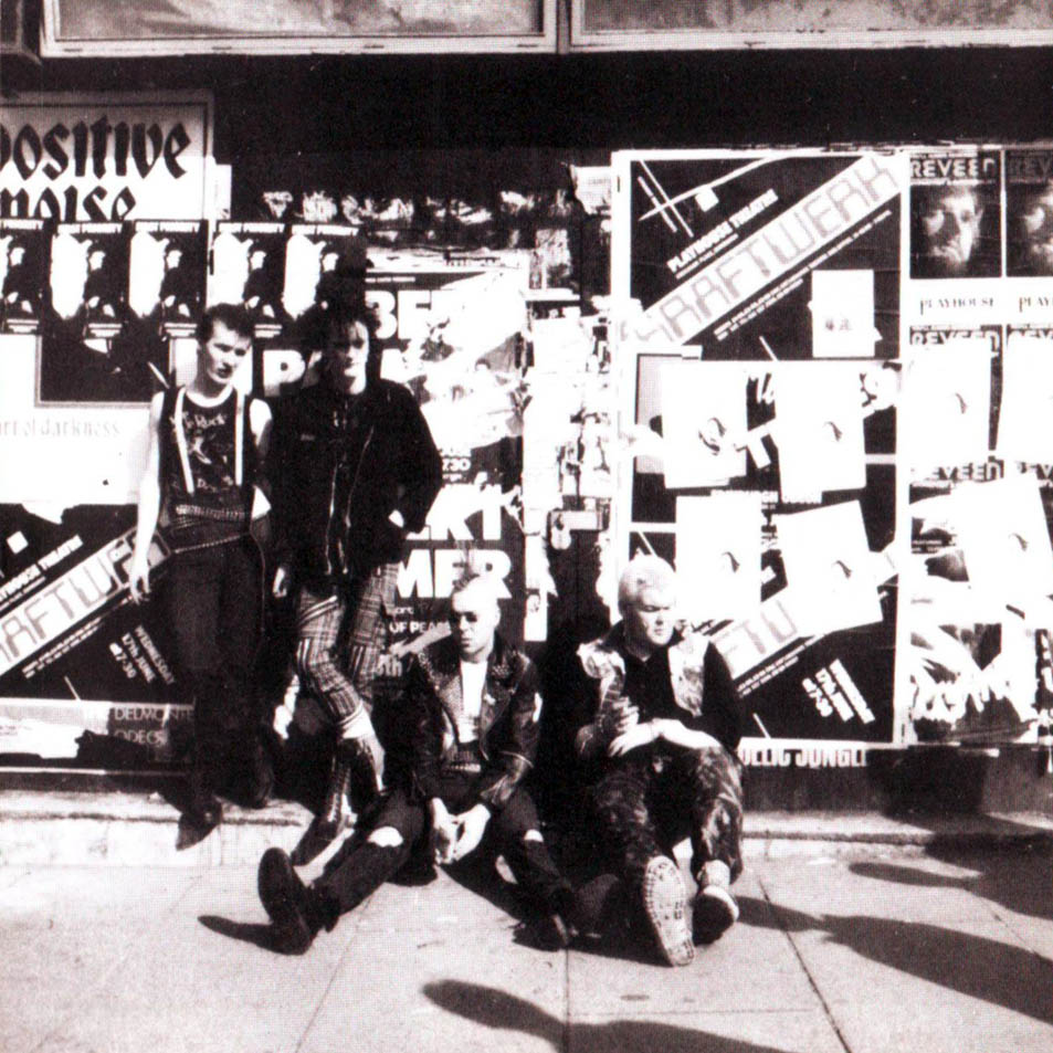 Cartula Interior Frontal de The Exploited - Apocalypse Tour 1981