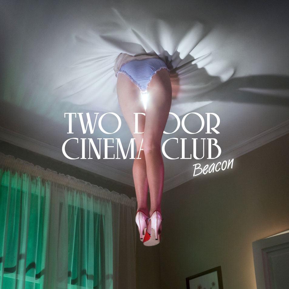 Cartula Frontal de Two Door Cinema Club - Beacon