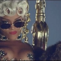  'Pour It Up' video hot oficial de Rihanna