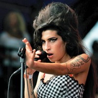 Amy Winehouse abucheada en Serbia