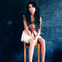 Amy Winehouse murió por beber demasiado alcohol