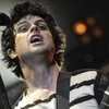 El vocalista de Green Day en rehabilitación tras perder el control en directo
