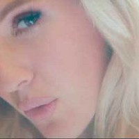 Ellie Goulding seductora en el video de 'Love Me Like You Do'