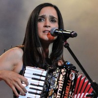 Julieta Venegas emociona con su nuevo álbum