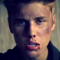 Justin Bieber, magullado de nuevo, en el clip 'As Long As You Love Me' 