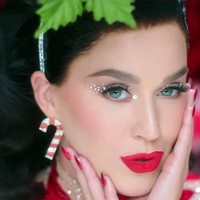 Katy Perry sexy Mamá Noel en 'Cozy Little Christmas'