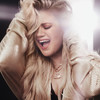 Kelly Clarkson estrena 'Broken & Beautiful' nuevo