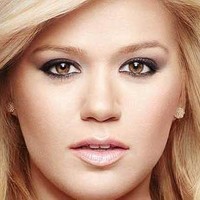 Kelly Clarkson estrena 'Invincible' de Sia