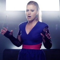 Kelly Clarkson estrena el video de People Like Us