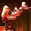 Lady Gaga canta con Bono de U2 en ropa interior