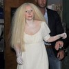 Lady Gaga estrena Venus y se desnuda en Londres 