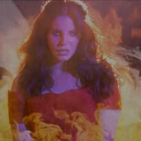 Lana del Rey arde en el video incompleto de 'West Coast'