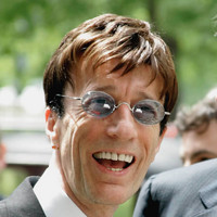 Robin Gibb, ex Bee Gees, sale del coma